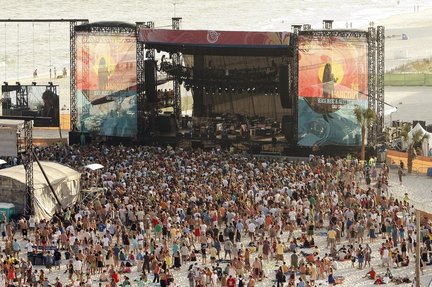 Hangout Festival 2011